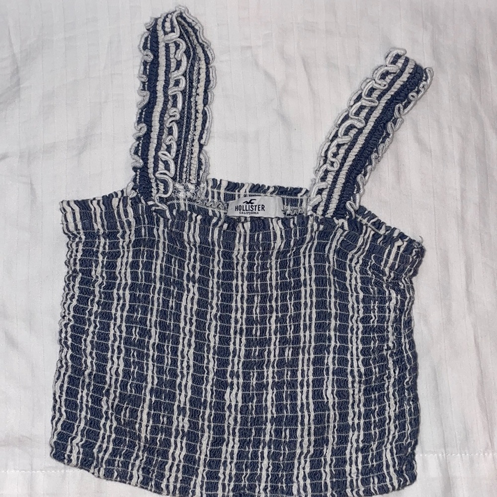 Cropped blue and white textured Hollister shirt